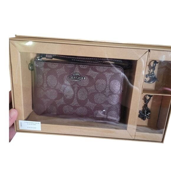 Coach Bundle Box Giftaway with Ashleyโ& Jen โค๏ธ๐๐ถ๐ถ๐ถ๐ถ๐ถ - Picture 6 of 11